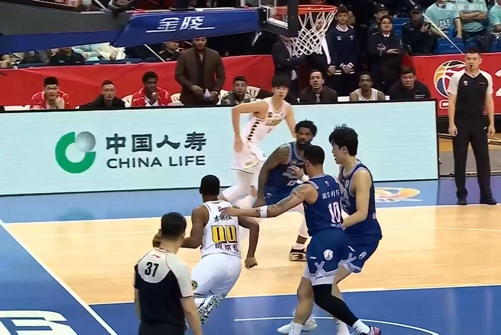 包含王睿泽30分杨瀚森29+10+7青岛击败深圳的词条