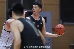 山西男篮分享球队休赛期训练动态：夏日之“炼”的简单介绍