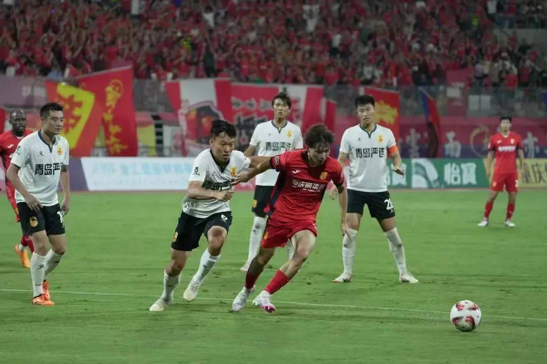 包含重庆铜梁龙大胜领跑中甲第八轮多场焦点战上演进球盛宴的词条